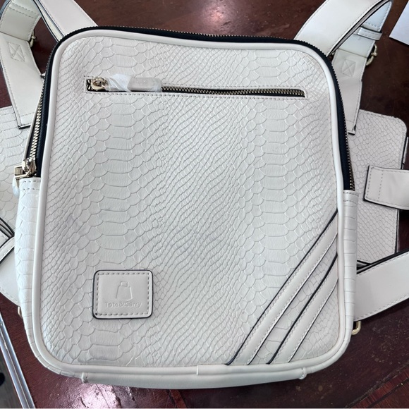 Tote Carry Vegan Leather Backpack
Crocodile Skin - Picture 11 of 16